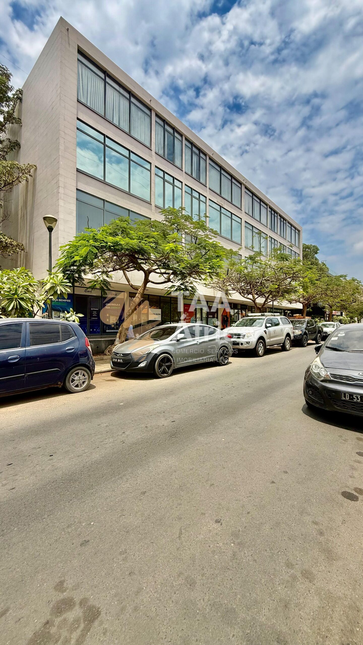 ESCRITÓRIO DE 450M2 NO EDIFÍCIO CAHORA BASSA – PATRIOTA