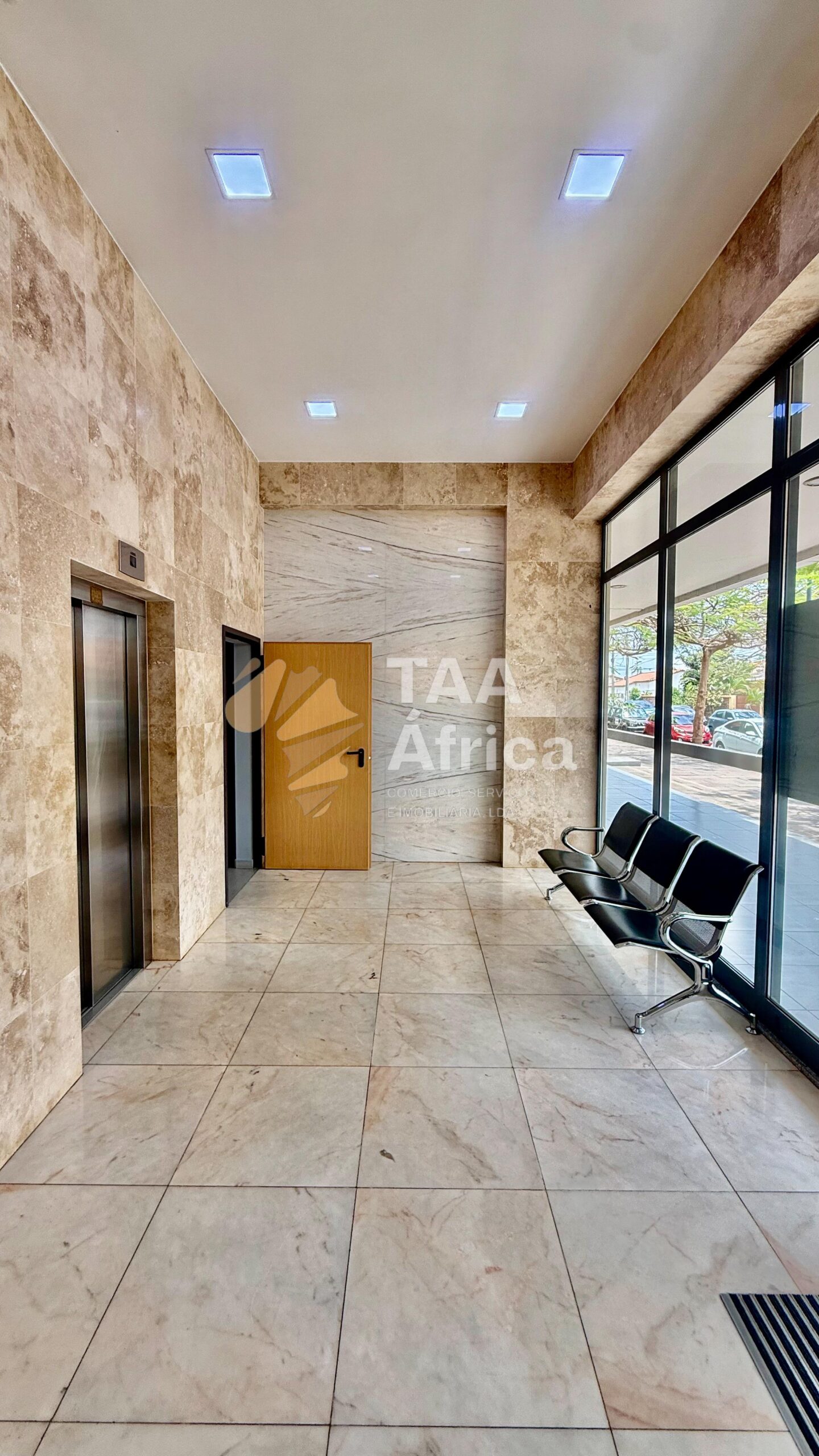 ESCRITÓRIO DE 450M2 NO EDIFÍCIO CAHORA BASSA – PATRIOTA