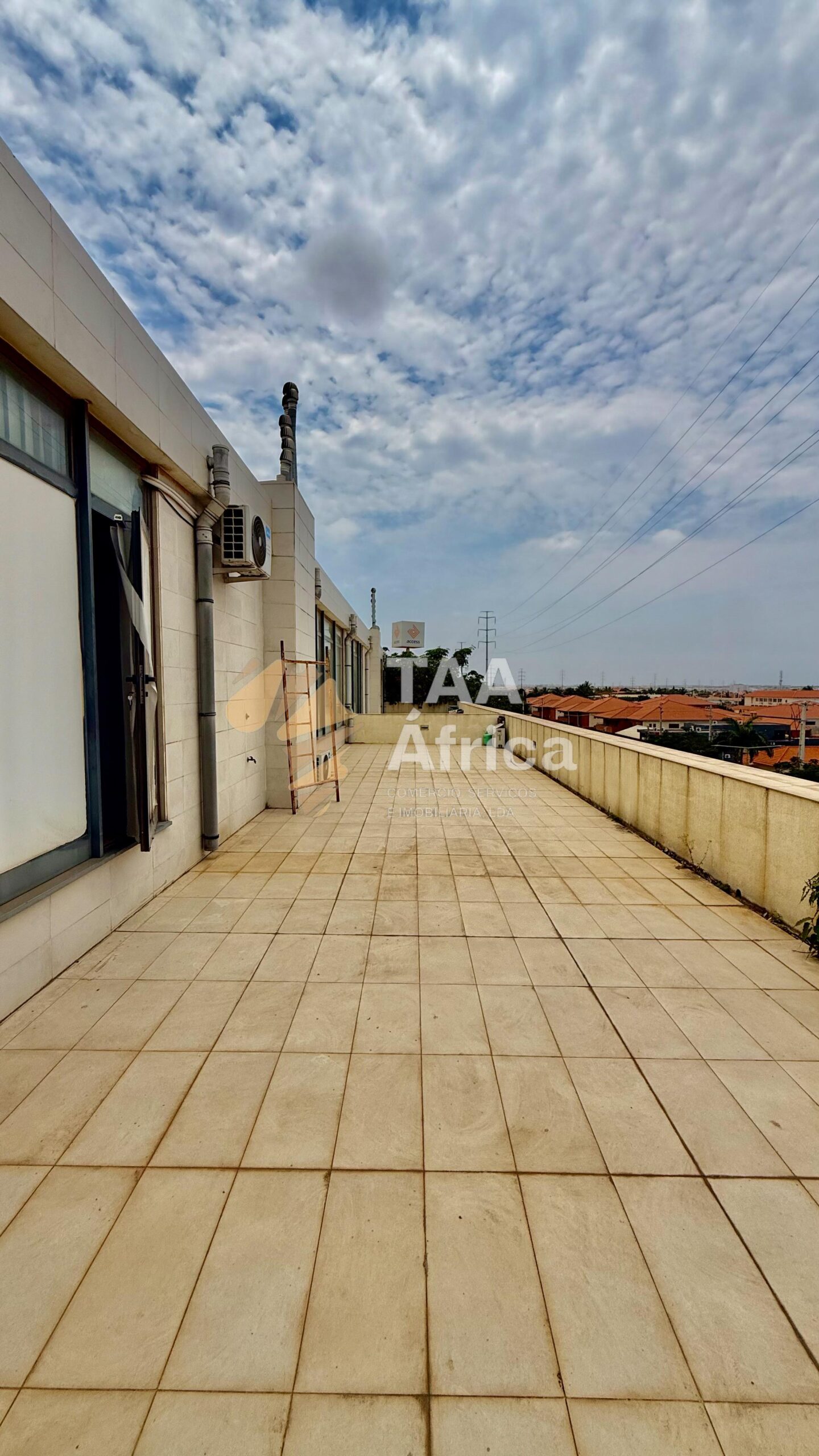 ESCRITÓRIO DE 450M2 NO EDIFÍCIO CAHORA BASSA – PATRIOTA