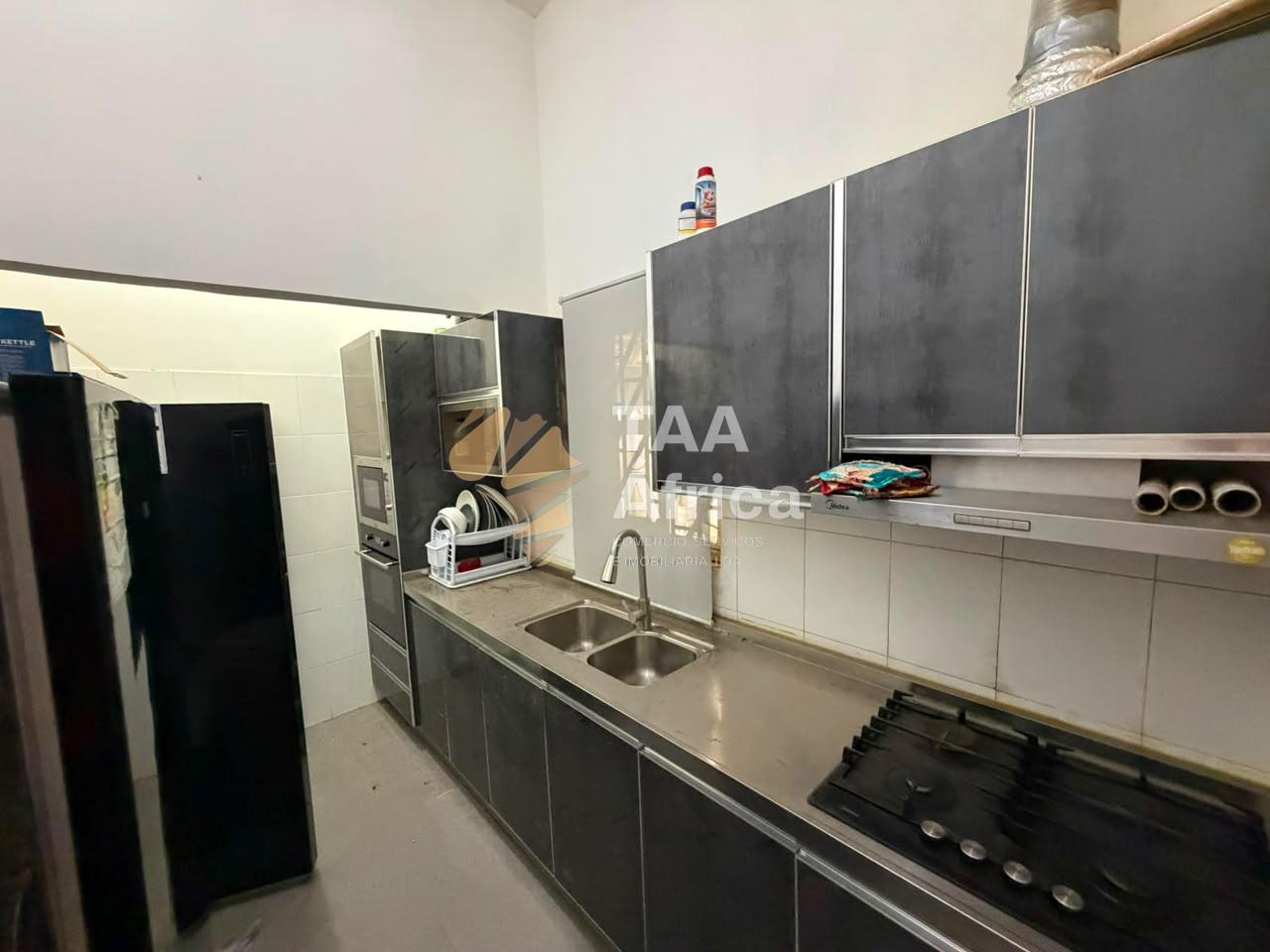 VIVENDA V3 LOCALIZADA NO LARGO SECA – MAIANGA