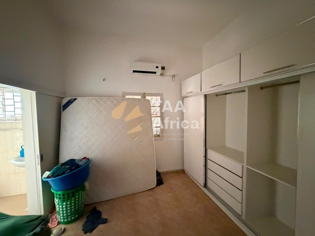 VIVENDA V3 LOCALIZADA NO LARGO SECA – MAIANGA