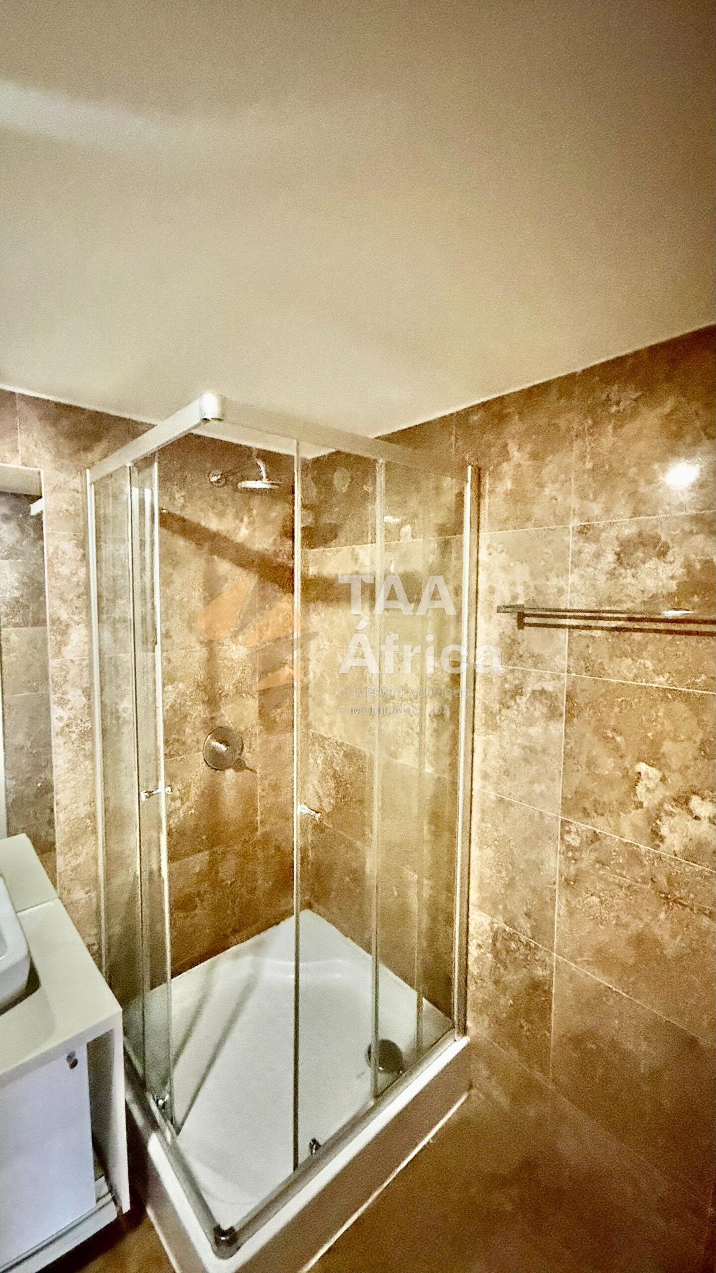 APARTAMENTO T2 NO EDIFÍCIO PLATINIUM – INGOMBOTA