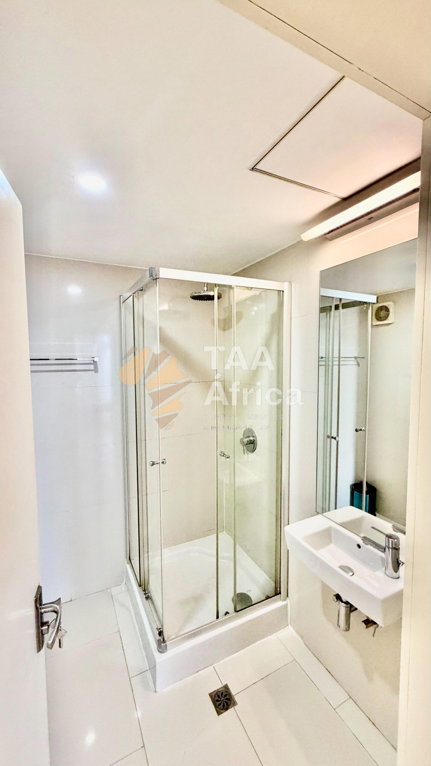 APARTAMENTO T2 NO EDIFÍCIO PLATINIUM – INGOMBOTA
