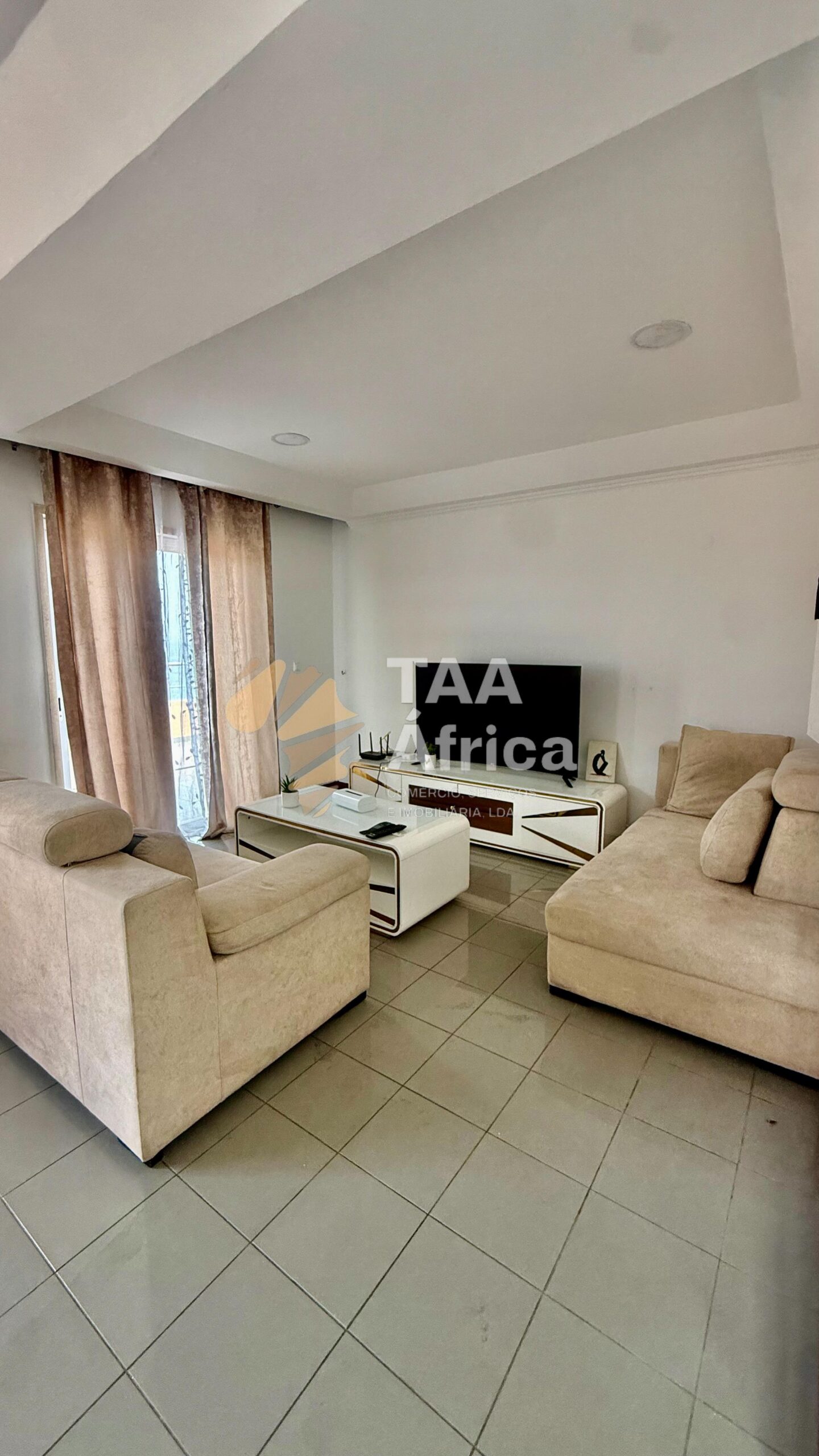 APARTAMENTO T2 MOBILADO NO EDIFÍCIO CLUBE MARÍTIMO – ILHA DO CABO