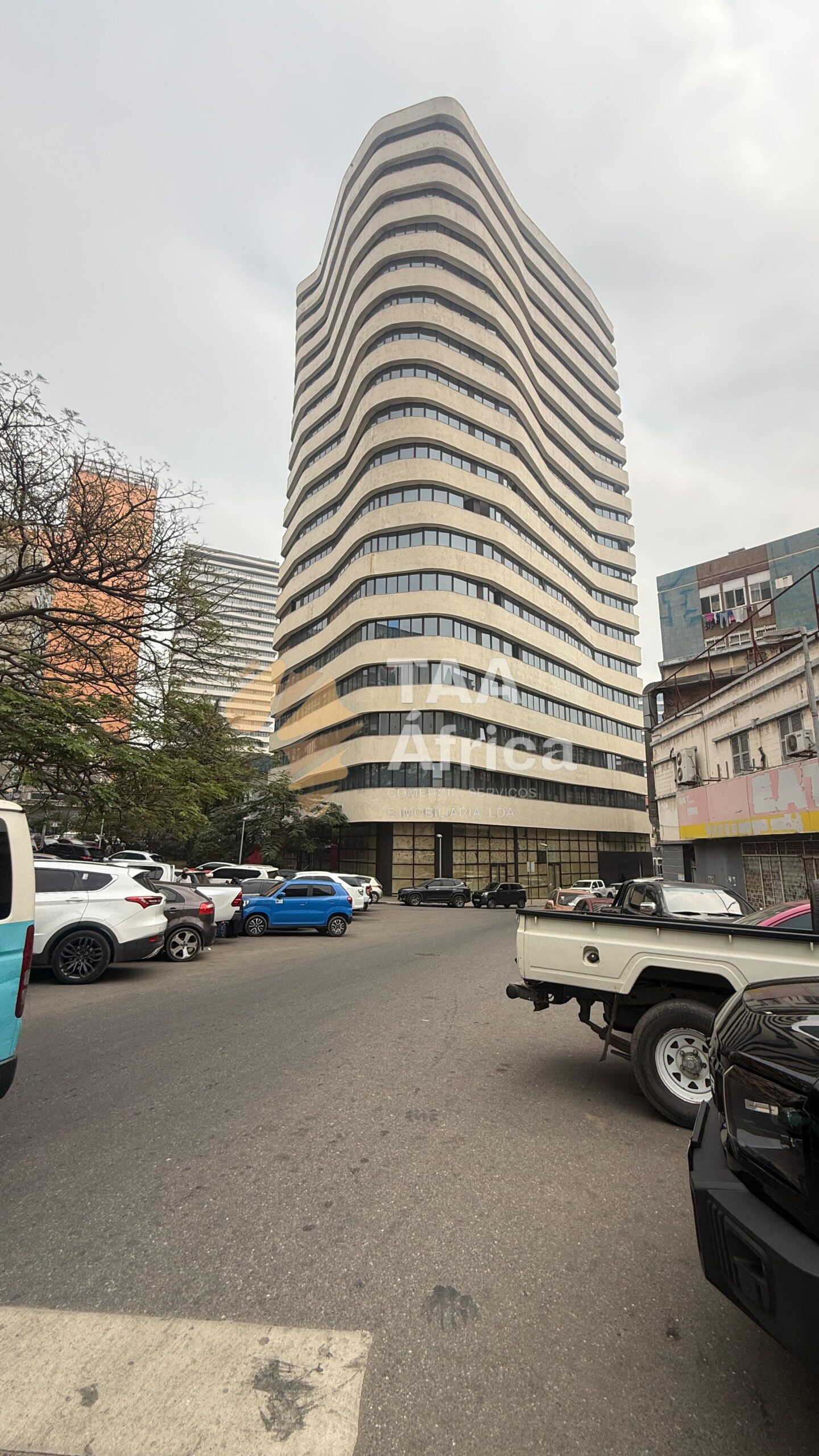 APARTAMENTO T3 NO EDIFÍCIO VITÓRIA – INGOMBOTA