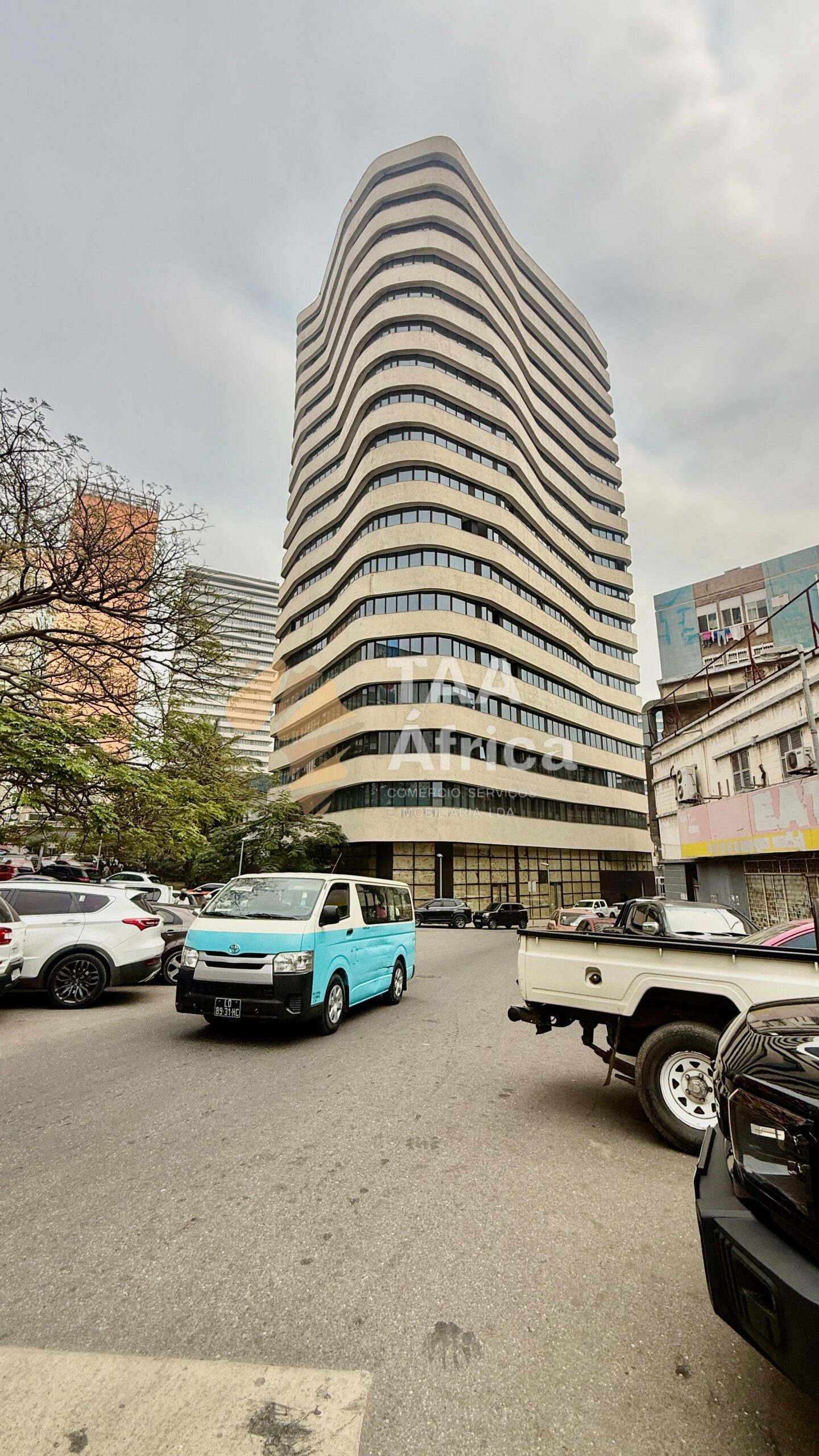 APARTAMENTO T3 NO EDIFÍCIO VITÓRIA – INGOMBOTA