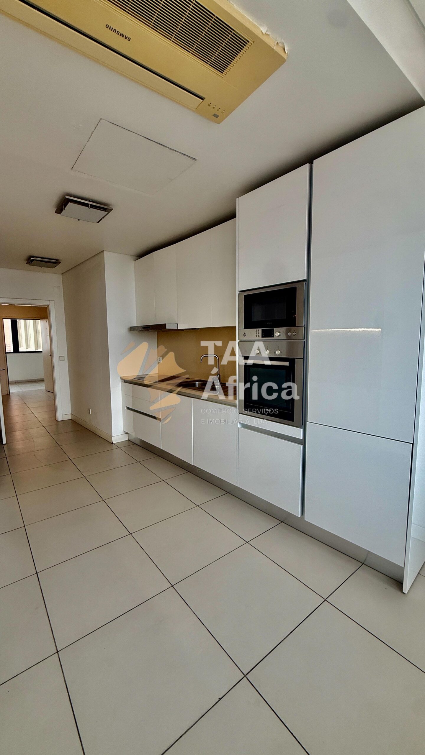 APARTAMENTO T3 NO EDIFÍCIO VITÓRIA – INGOMBOTA