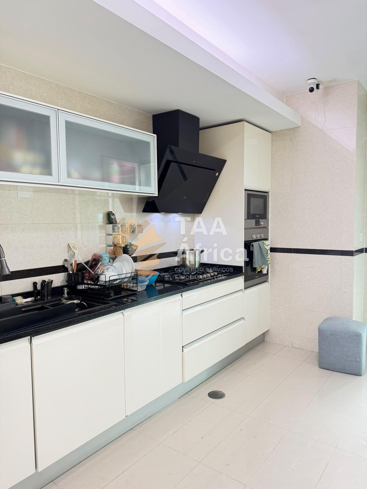 APARTAMENTO T3 MOBILADO NO CONDOMÍNIO HORIZONTE MORRO BENTO