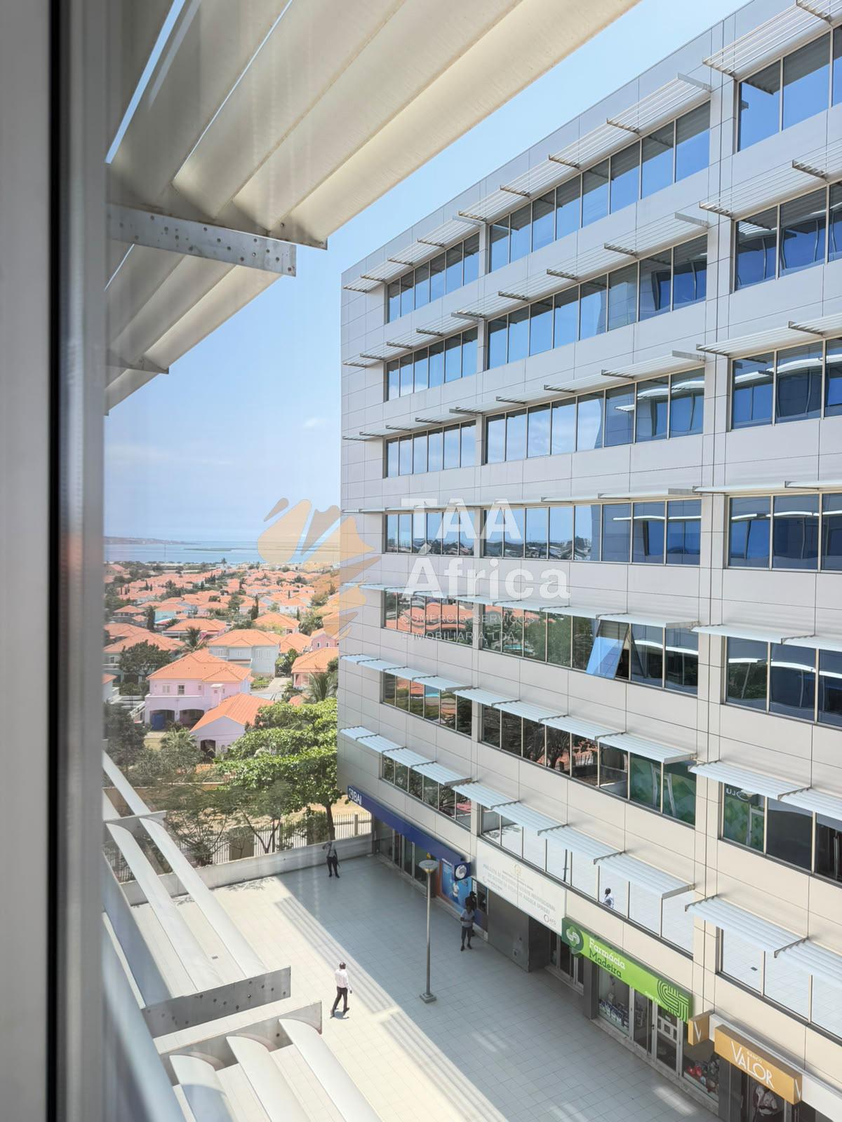 ESCRITÓRIO DE 180M2 NO CONDOMÍNIO DOLCE VITA, TALATONA