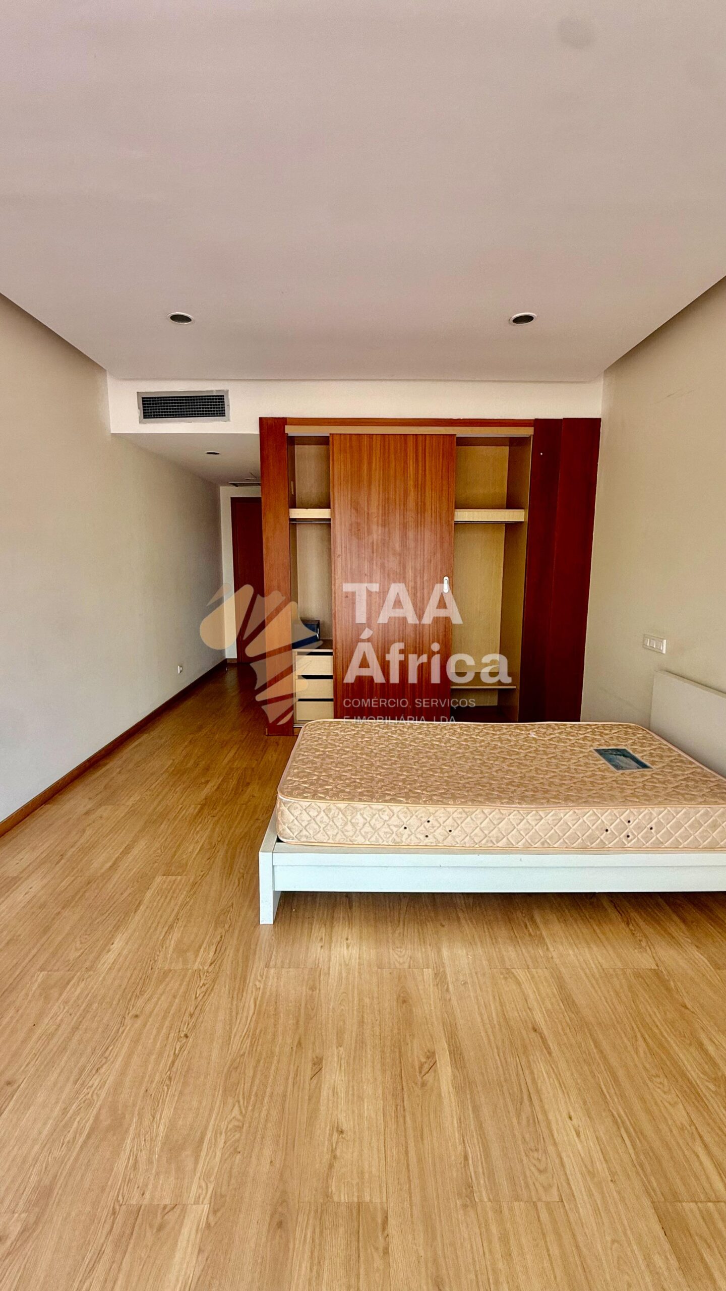 APARTAMENTO T3 NO EDIFÍCIO FAROL VELHO – ILHA DO CABO