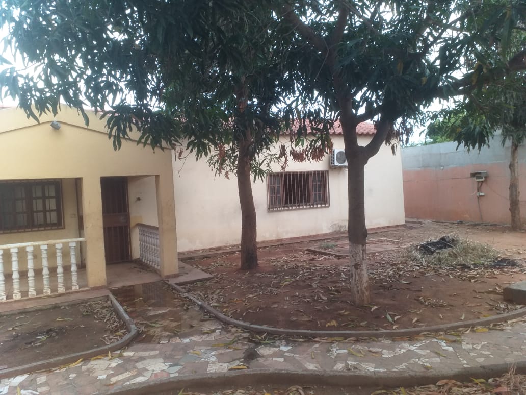 Vende-se este imóvel