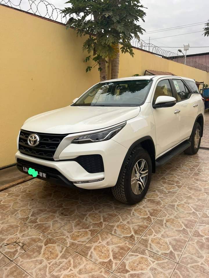 Toyota Fortuner novo