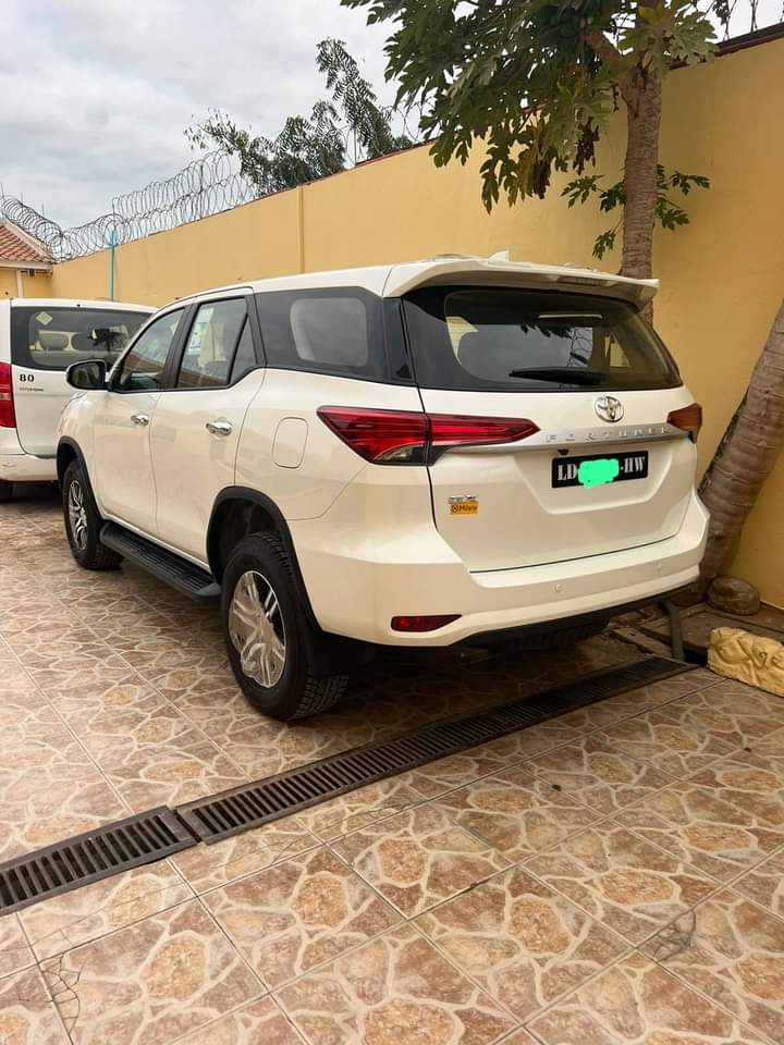 Toyota Fortuner novo