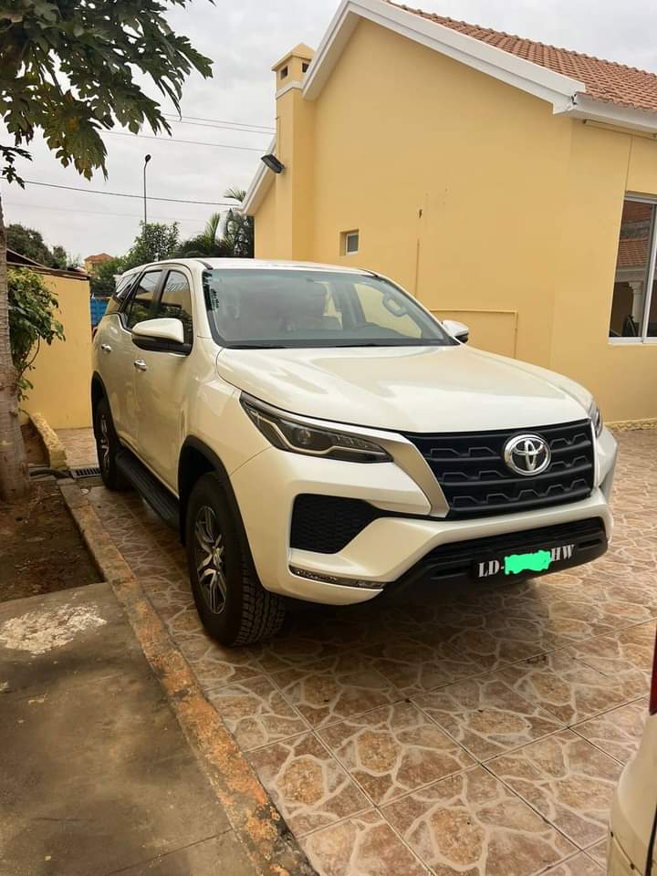 Toyota Fortuner novo