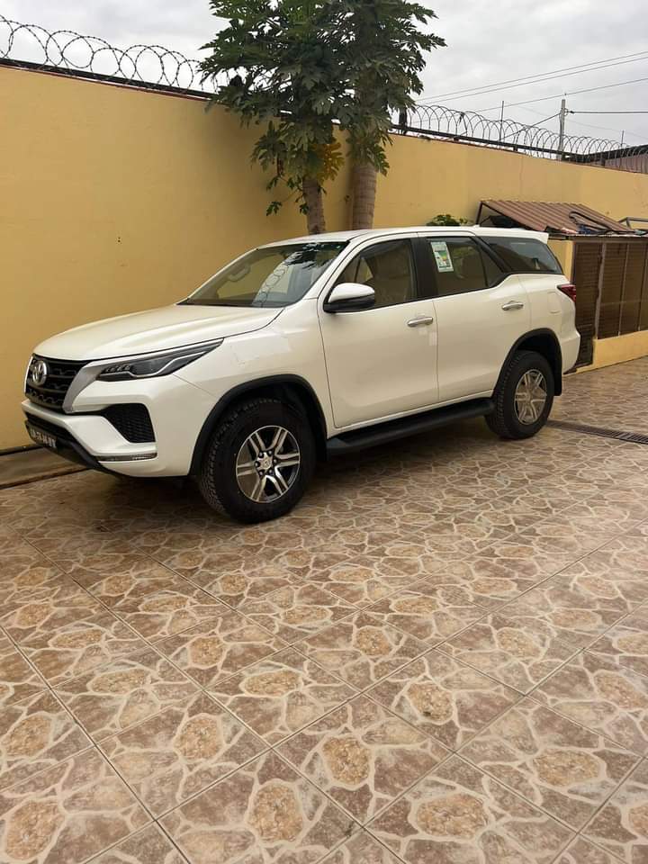 Toyota Fortuner novo