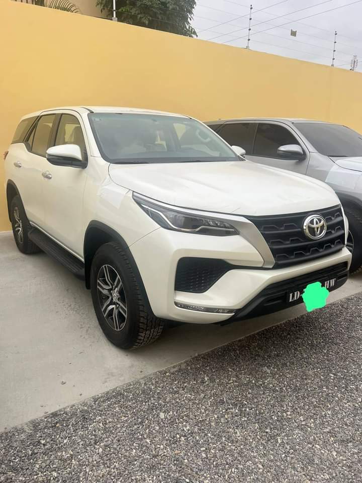 Toyota Fortuner novo