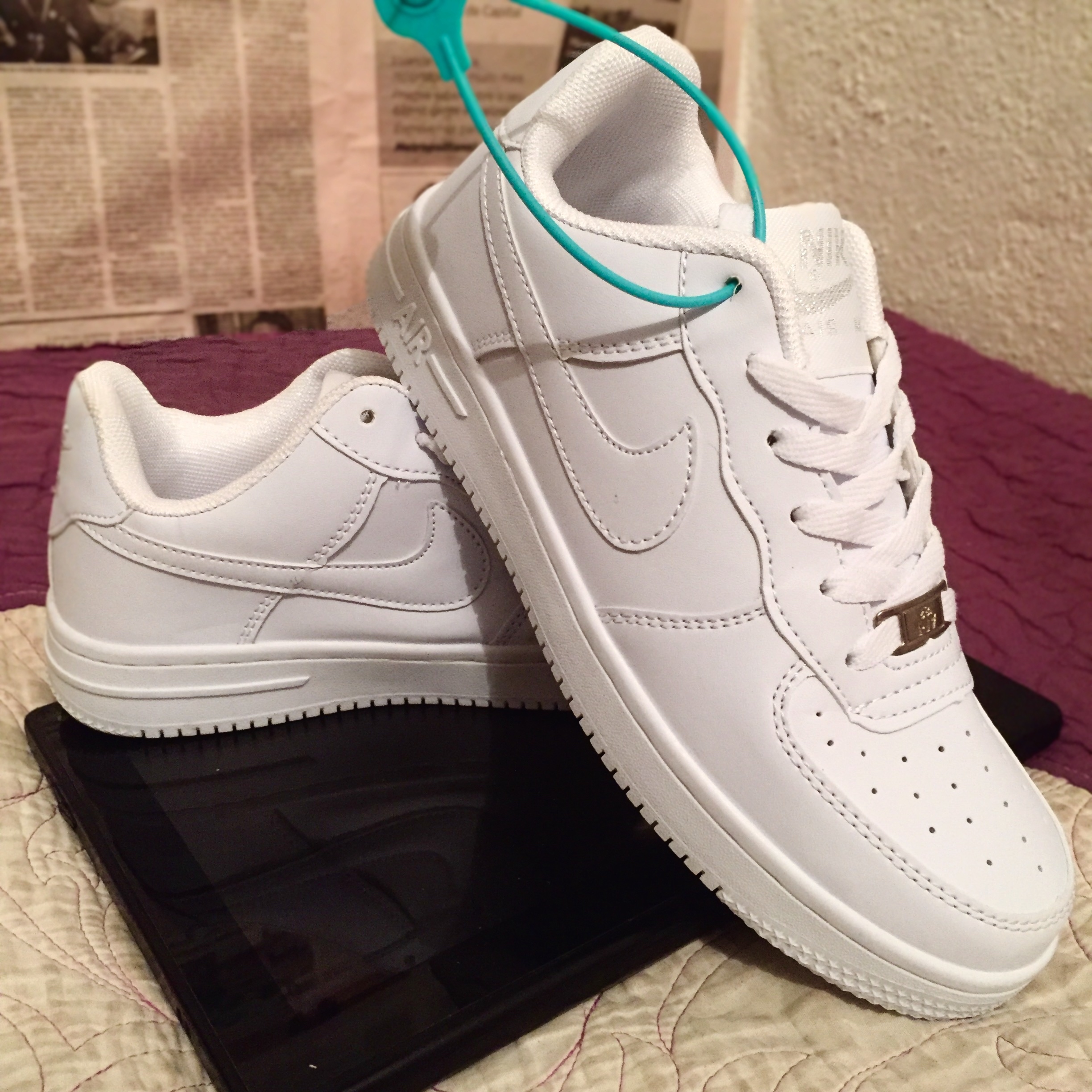 NIKE