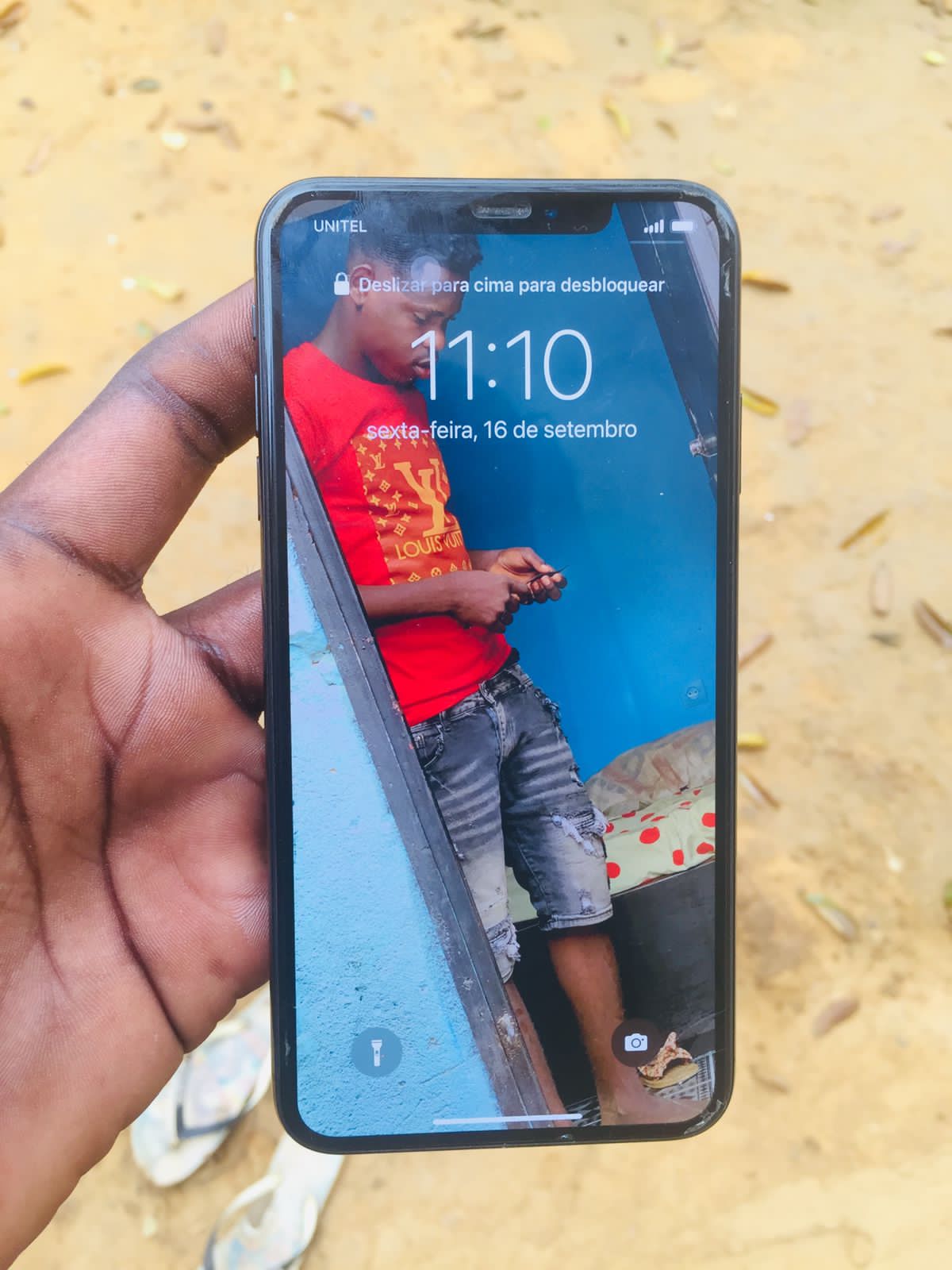 Vendo o meu iPhone XS Max,apenas tem Dois meses de uso