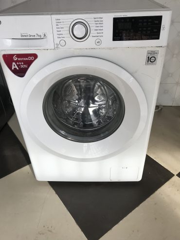 Máquina de lavar roupa automática LG modelo recente