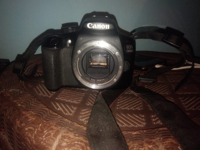 Câmera Canon 1300D só o corpo