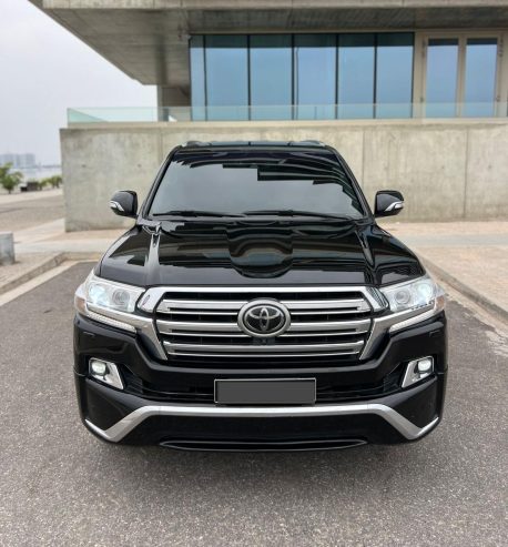 Toyota Land Cruiser VXR 5.7