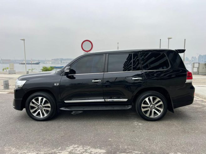 Toyota Land Cruiser VXR 5.7