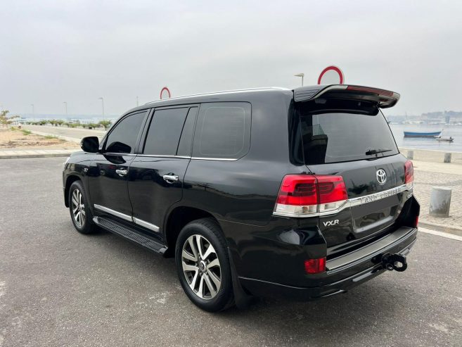 Toyota Land Cruiser VXR 5.7