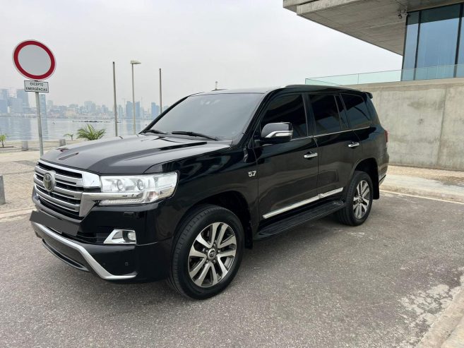 Toyota Land Cruiser VXR 5.7