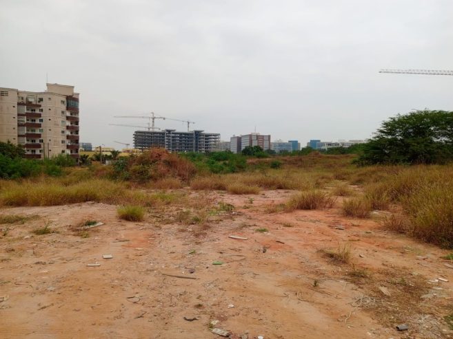 Terrenos de 2 hectares em Talatona