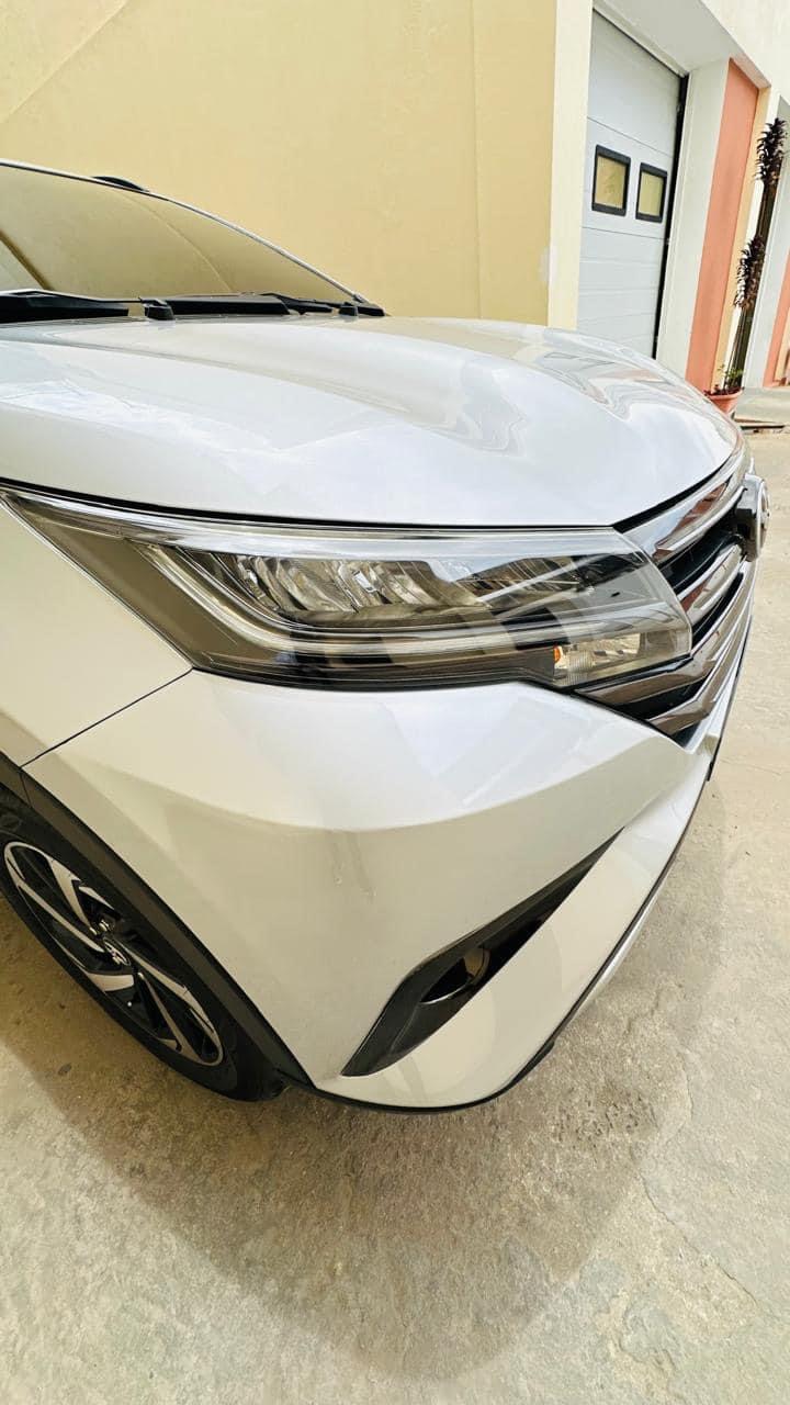 TOYOTA RUSH FULL OPTION (S) 17 mil km (Cheira novo) / Igniçã S