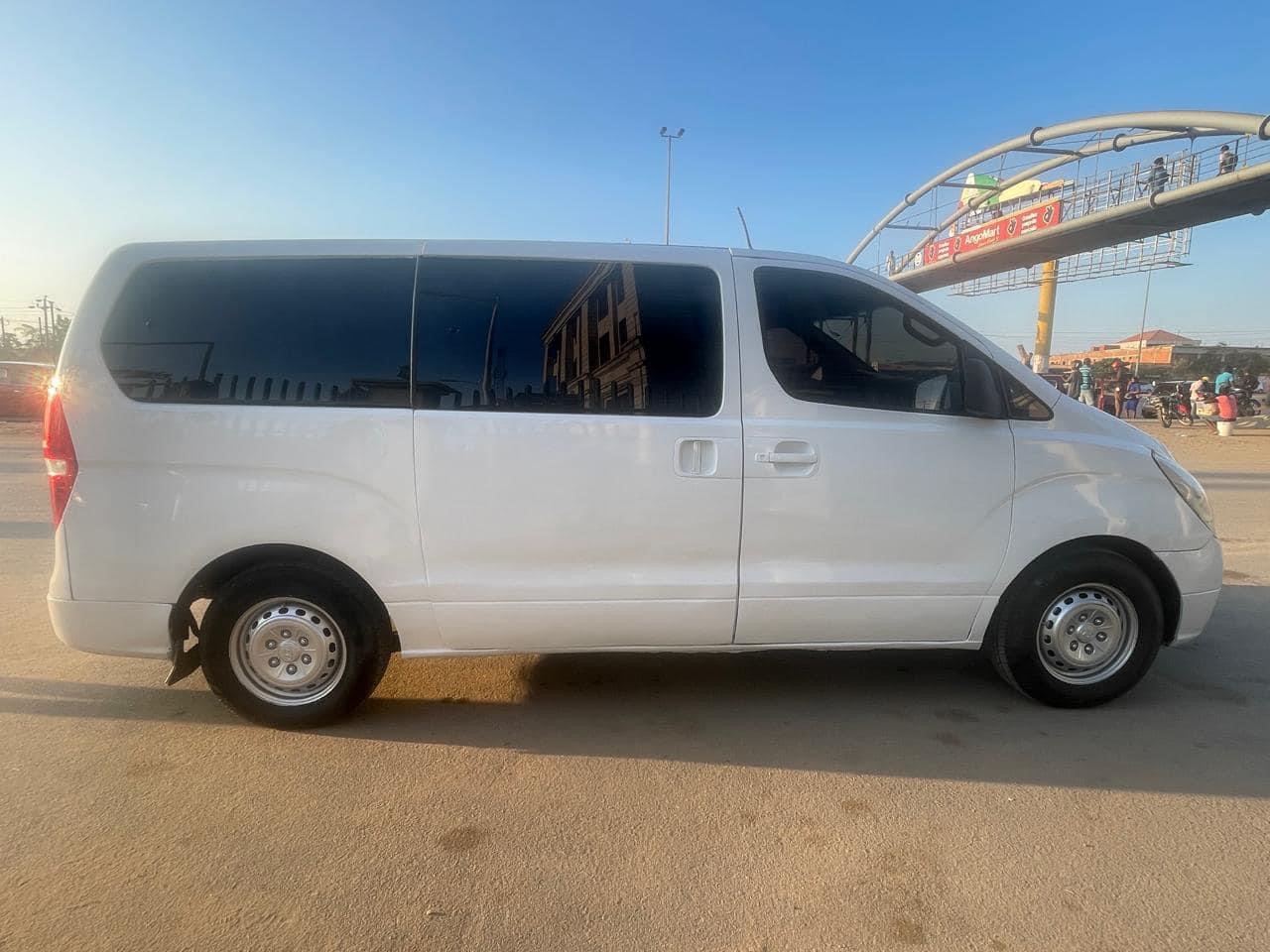  HYUNDAI H1/ MOTOR SELADO / GASÓLEO / AC GELA MUITO 75 mil km/