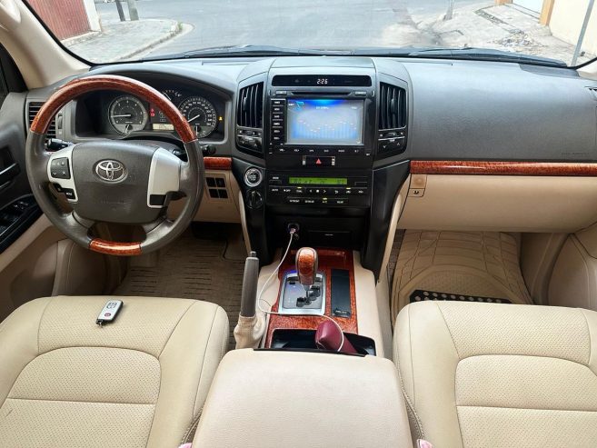 * TOYOTA LAND CRUISER GX.R 2014