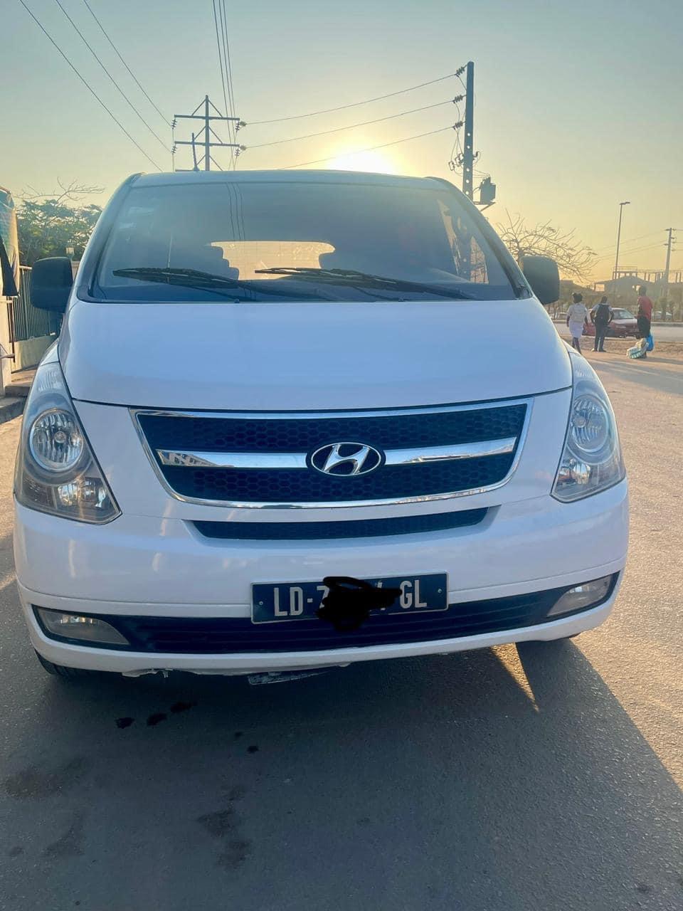  HYUNDAI H1/ MOTOR SELADO / GASÓLEO / AC GELA MUITO 75 mil km/