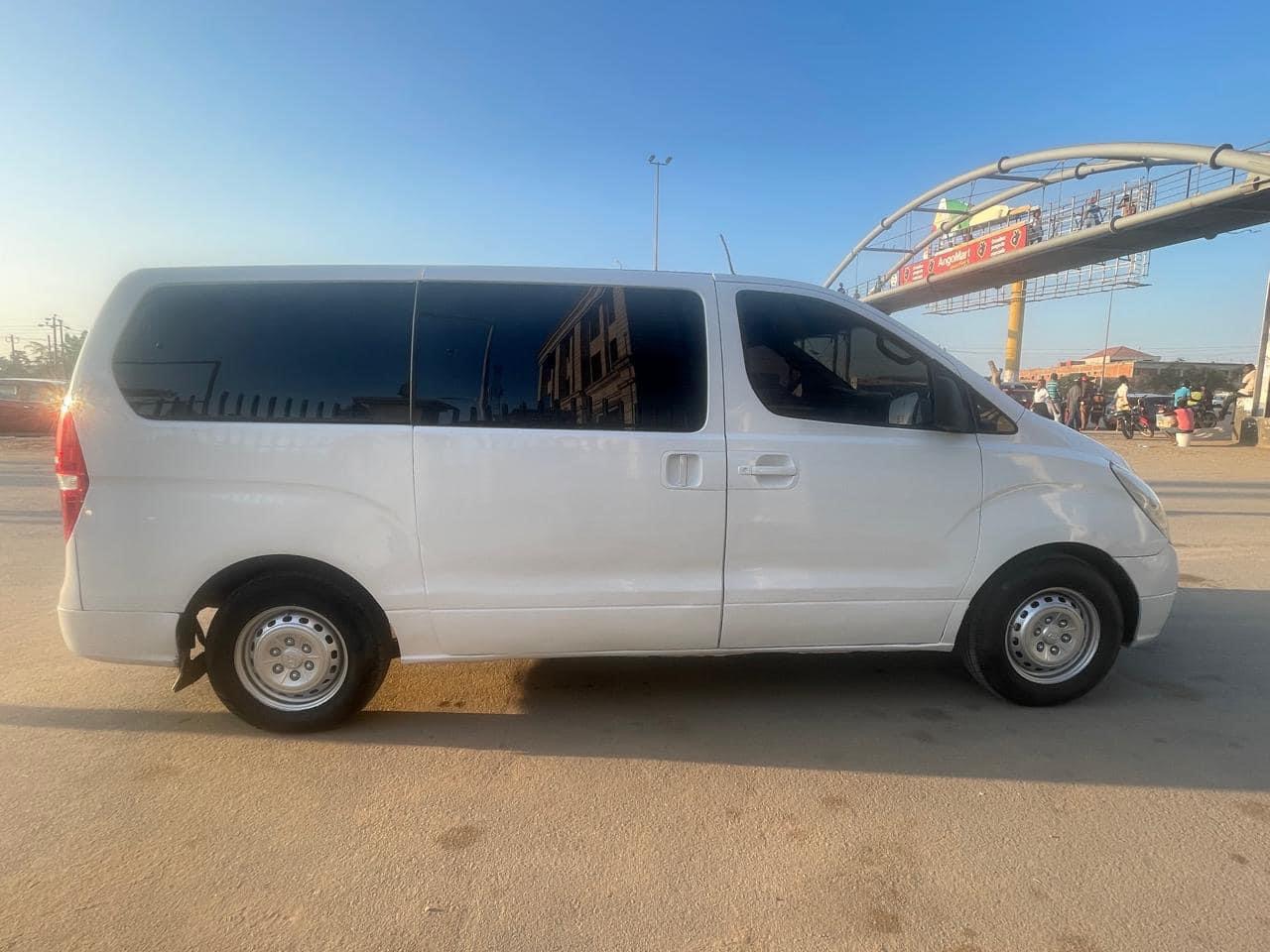  HYUNDAI H1/ MOTOR SELADO / GASÓLEO / AC GELA MUITO 75 mil km/