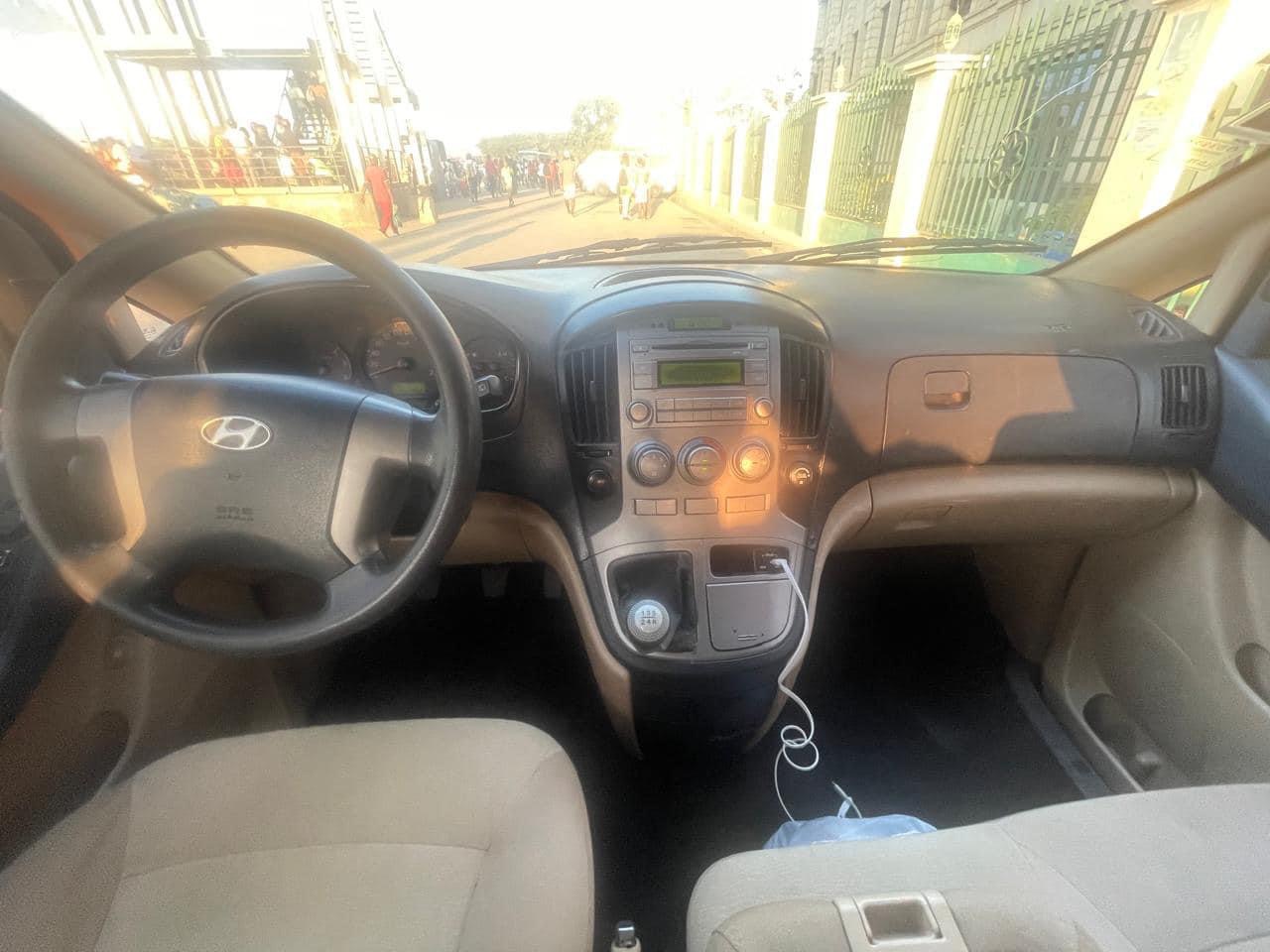  HYUNDAI H1/ MOTOR SELADO / GASÓLEO / AC GELA MUITO 75 mil km/
