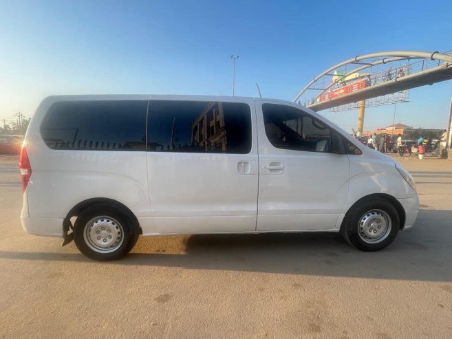 ￼ HYUNDAI H1/ MOTOR SELADO / GASÓLEO / AC GELA MUITO 75 mil km/