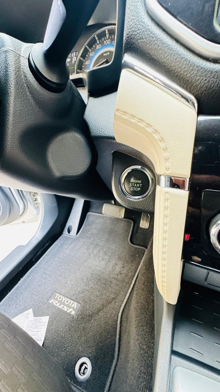 TOYOTA RUSH FULL OPTION 17 mil km (Cheira novo) / Igniçã Start/