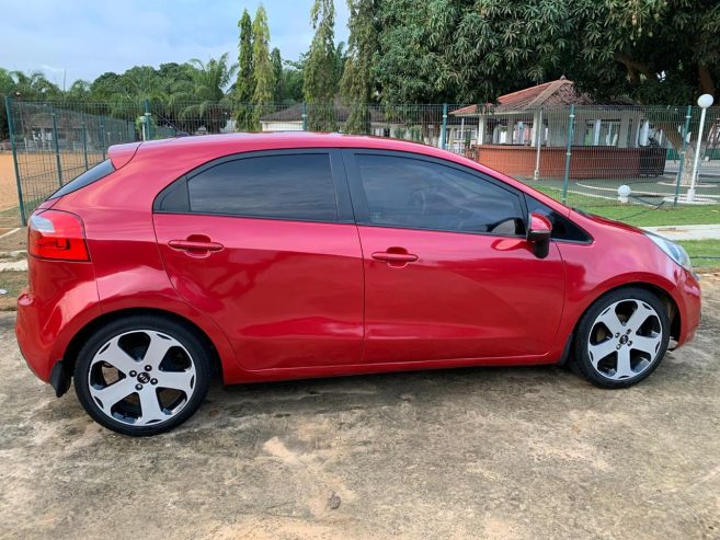 KIA RIO, SUPER LIMPO