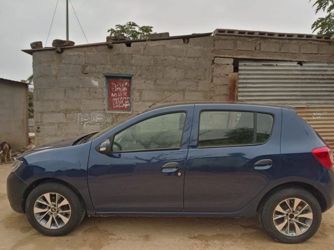 Carro Renault, por apenas 3.5000.000kz,negociável no melhor preço