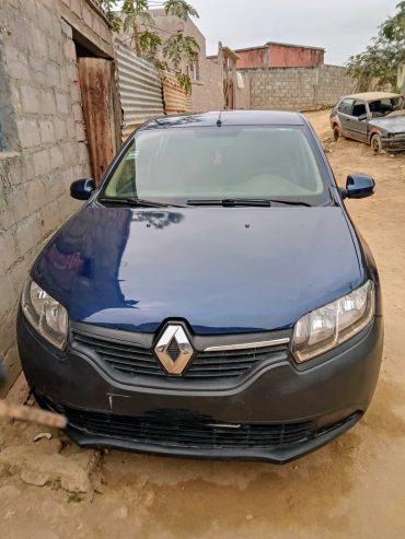 Carro Renault, por apenas 3.5000.000kz,negociável no melhor preço