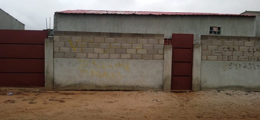 Venda de Casa inacabada no projeto de auto construção dirigida