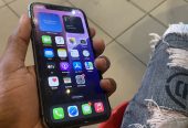 iPhone 11 normal , caramara de cima fusca