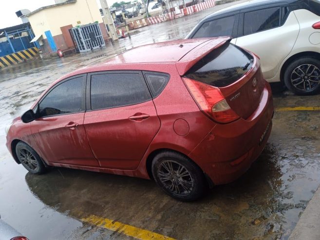 🚗 Hyundai Accent Desportivo (Duas Varetas)