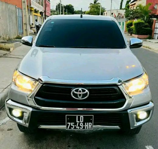 Toyota Hilux 934968223