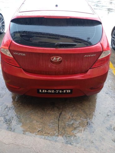 🚗 Hyundai Accent Desportivo (Duas Varetas)