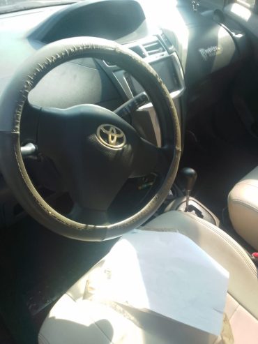 🚗 AMARRO 🚗 TOYOTA YARIS – LIMPO