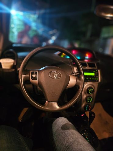 🚗🔥 Toyota Yaris à Venda