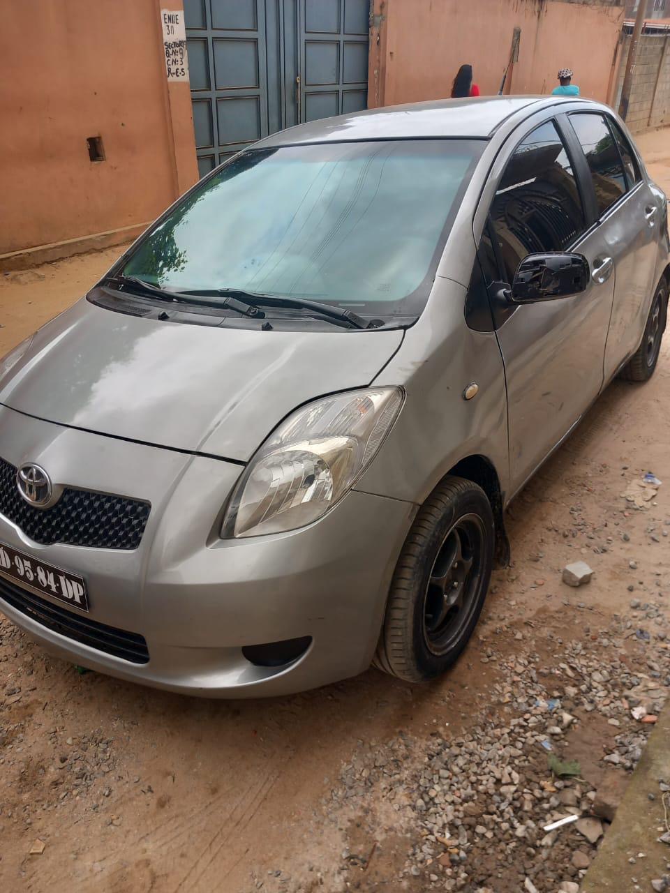 🚗 Toyota Yaris – Impecável