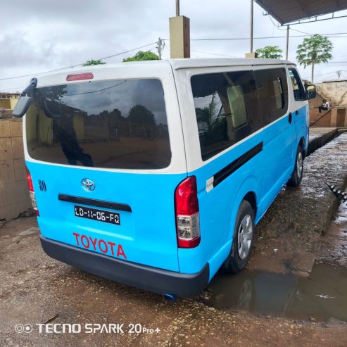 🚗 Toyota Quadradinho