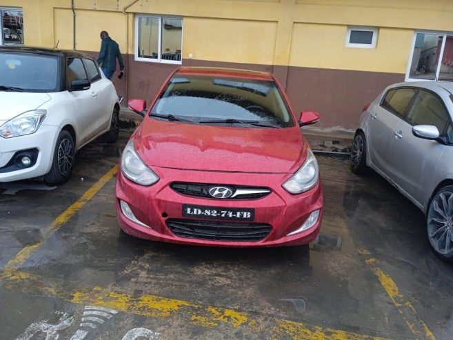 🚗 Hyundai Accent Desportivo (Duas Varetas)